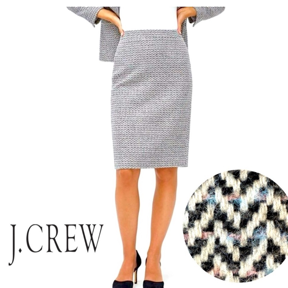 J.Crew Wool Blend Pencil Skirt. Gray and Cream Chevron Stitched. Size 2.